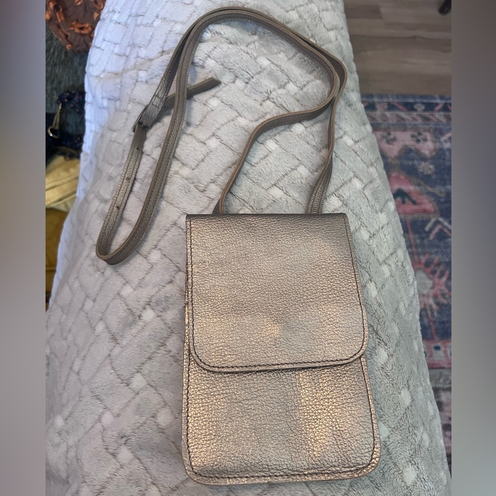 Elegant Metallic Crossbody Bag